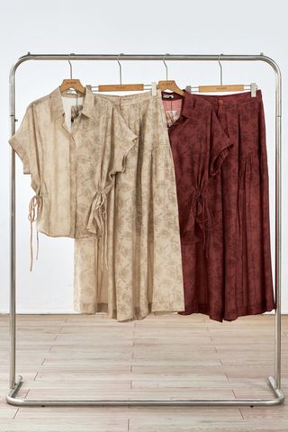 Áo sơ mi cổ đức vai chờm rút gấu - B61H26H001