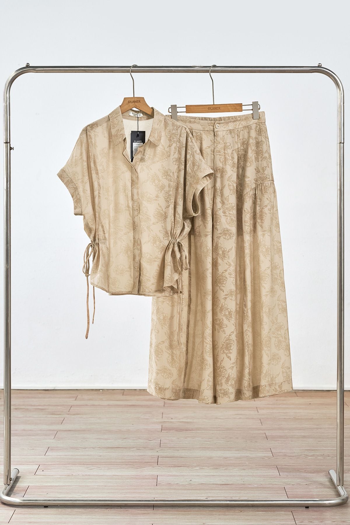 Quần ống rộng bổ mảnh chun sau - B64W26H001