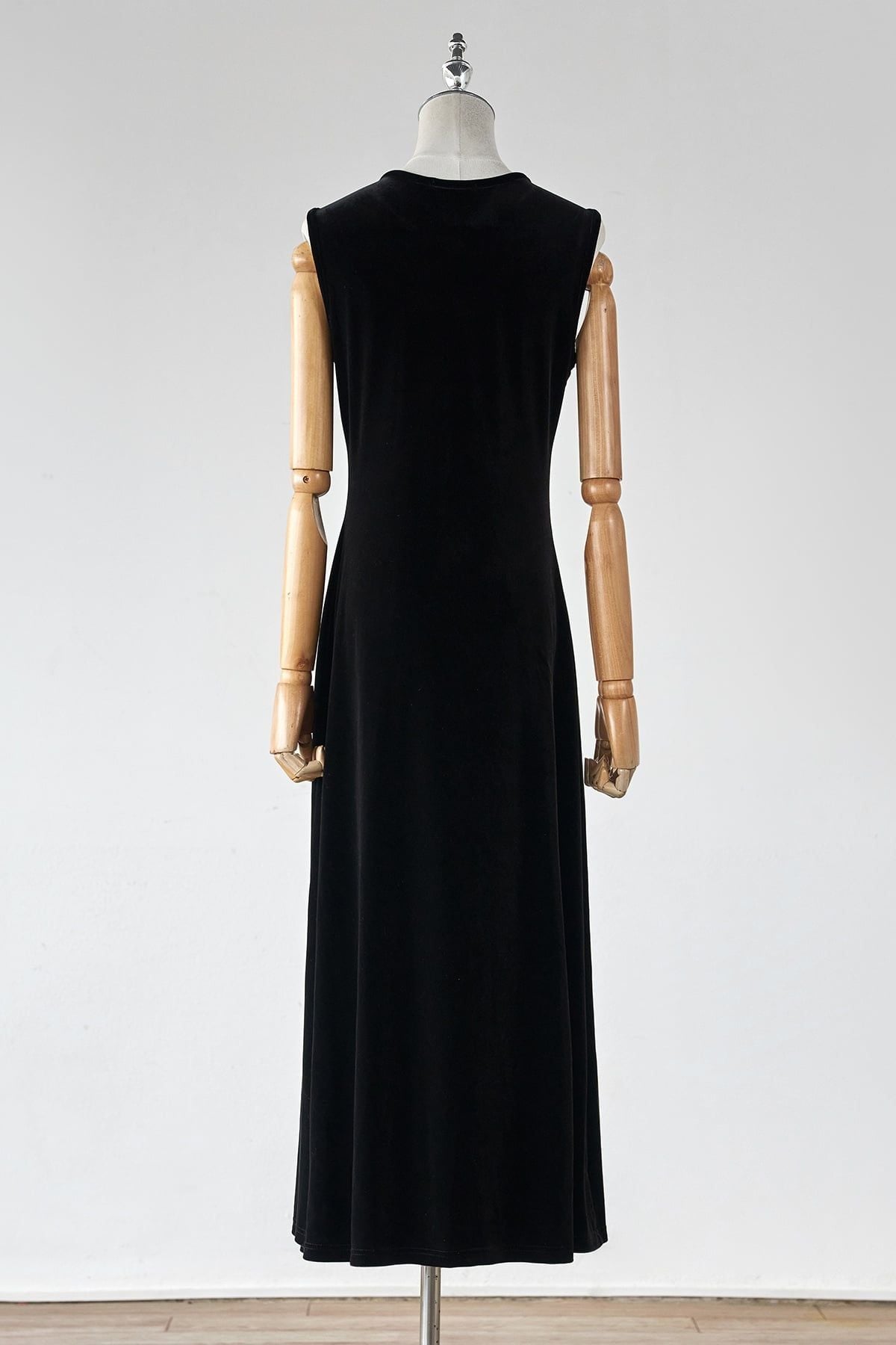 Bộ đầm nhung đắp hoa và áo khoác - B66C25T001