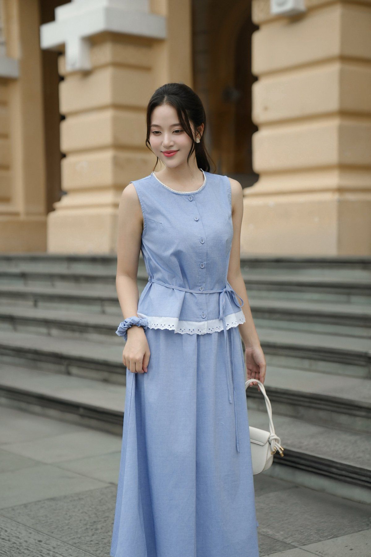 Áo sát nách cổ tròn đai eo phối ren - D61B25H010