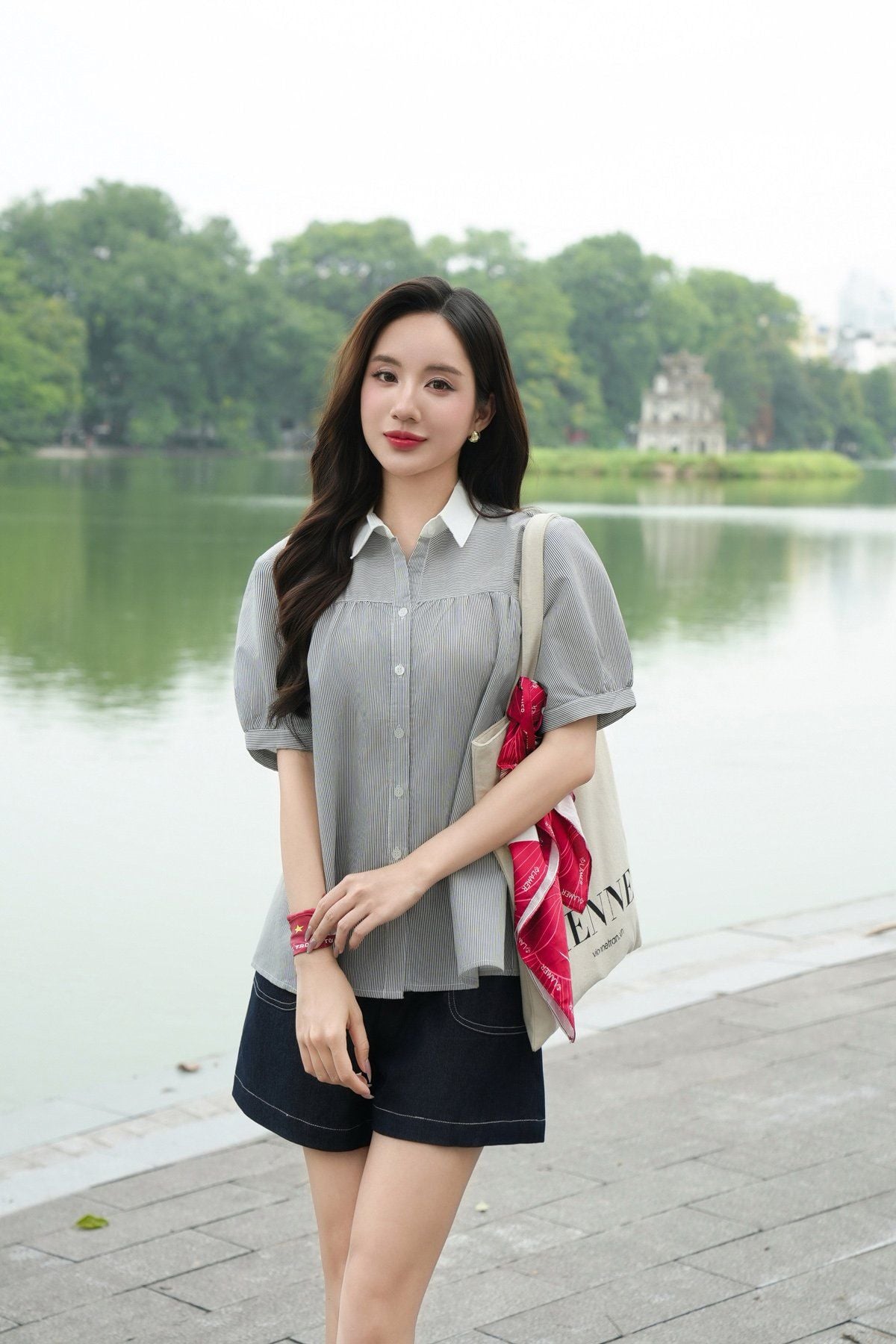 Áo sơ mi nhún ngực phối cổ - D61H25H011