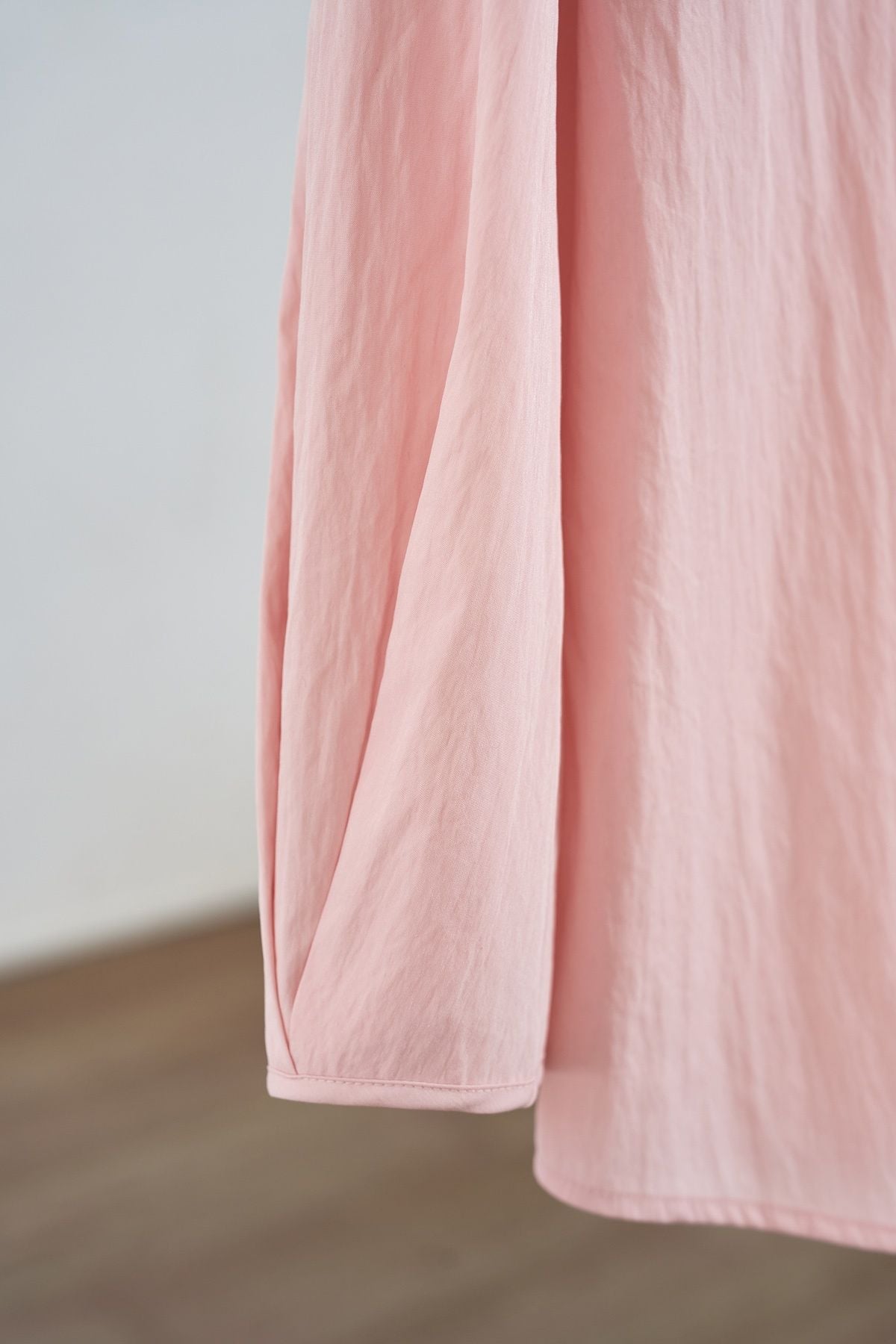 Áo sơ mi cổ đức viền cửa tay - D61H25Q006