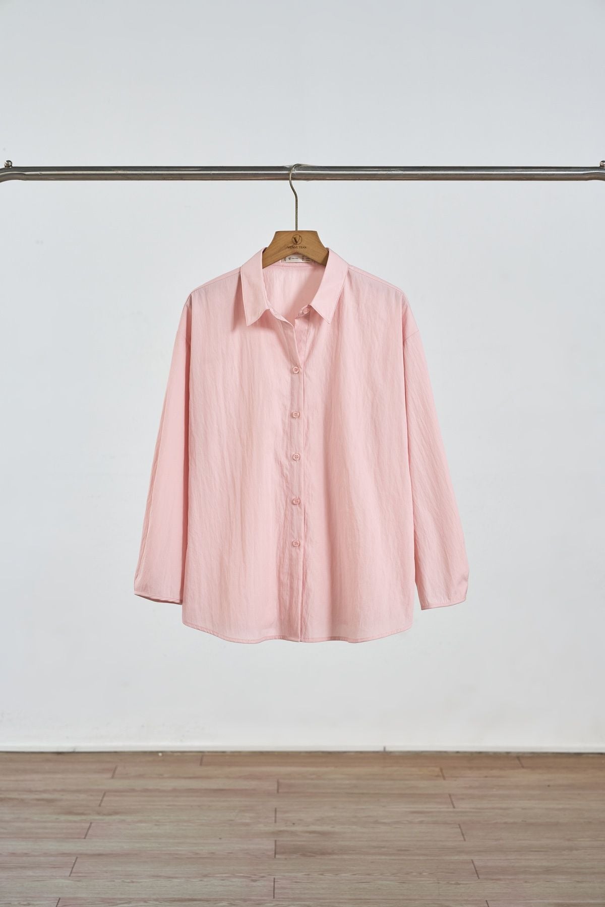 Áo sơ mi cổ đức viền cửa tay - D61H25Q006