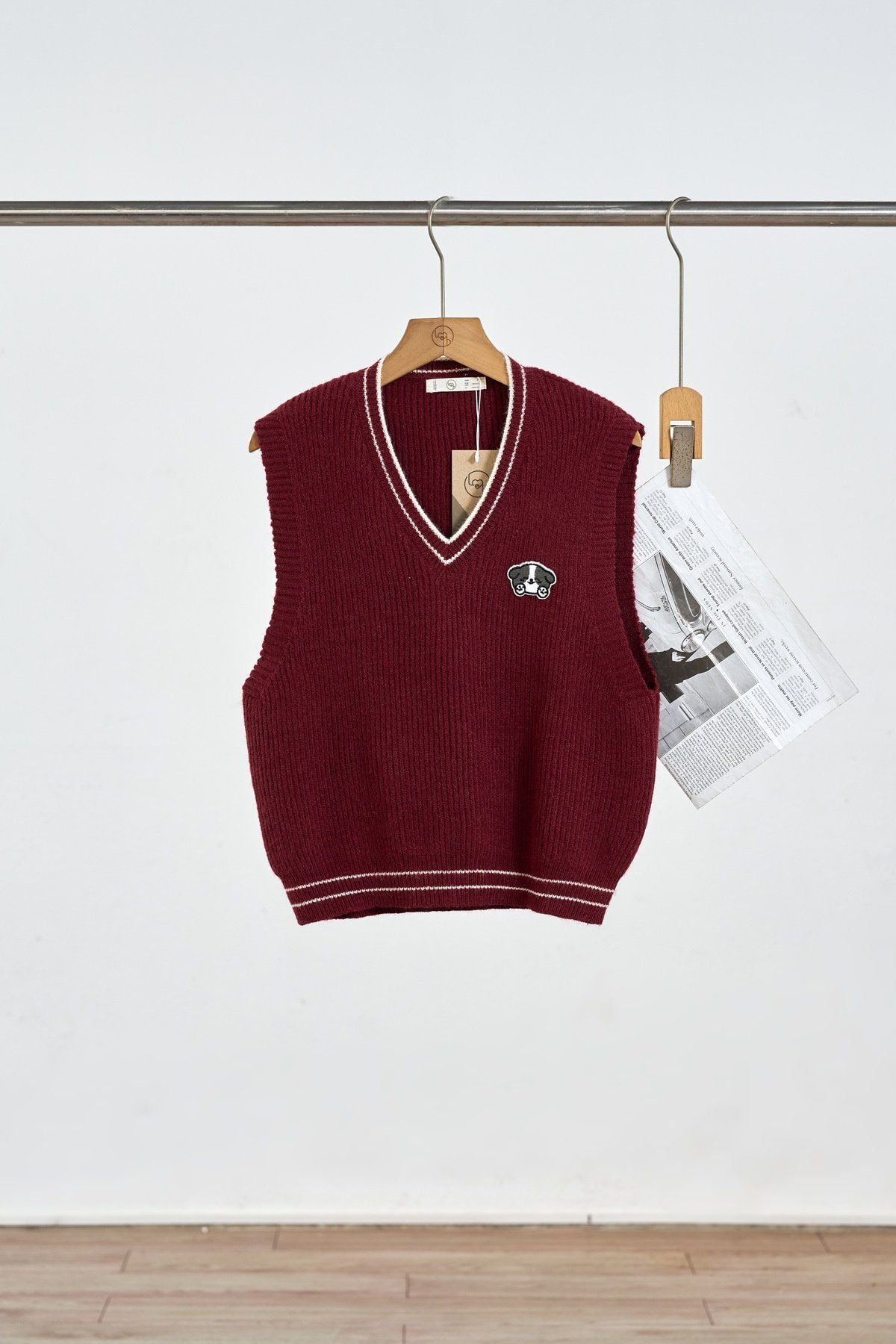 Áo len gile cổ tim phối kẻ - D61W25T001