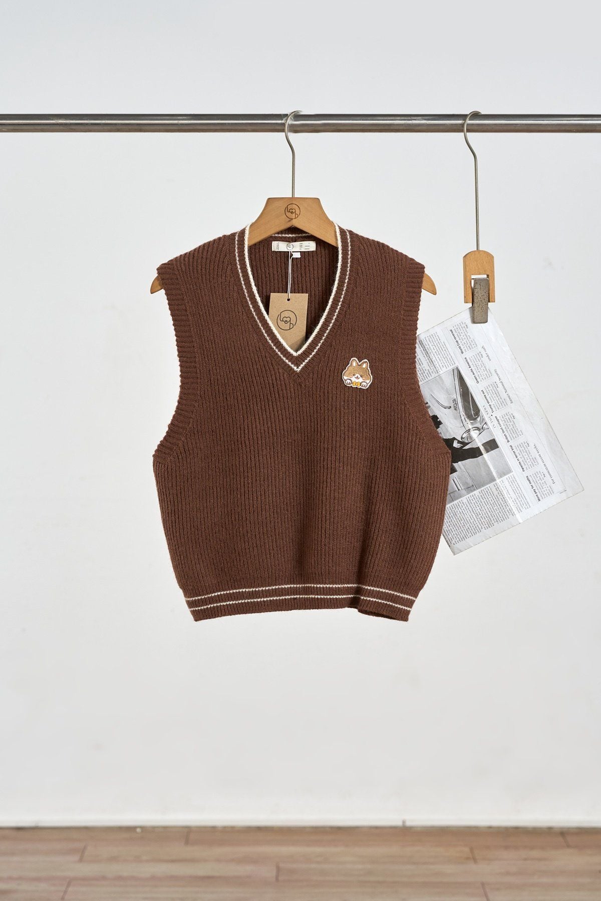 Áo len gile cổ tim phối kẻ - D61W25T001