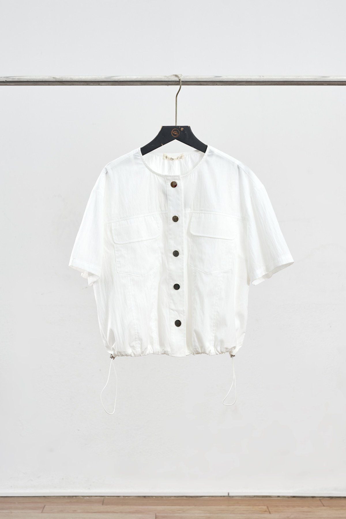 Áo cổ tròn túi ốp chun gấu  - H61B25H013