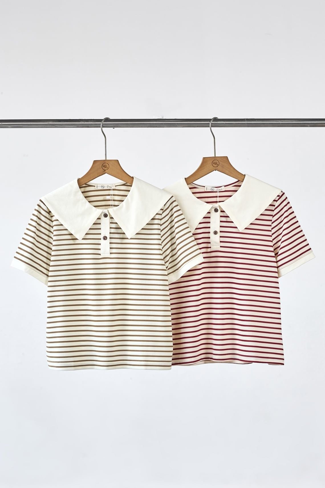 Áo thun kẻ croptop phối cổ tay ngắn - H61B26H001