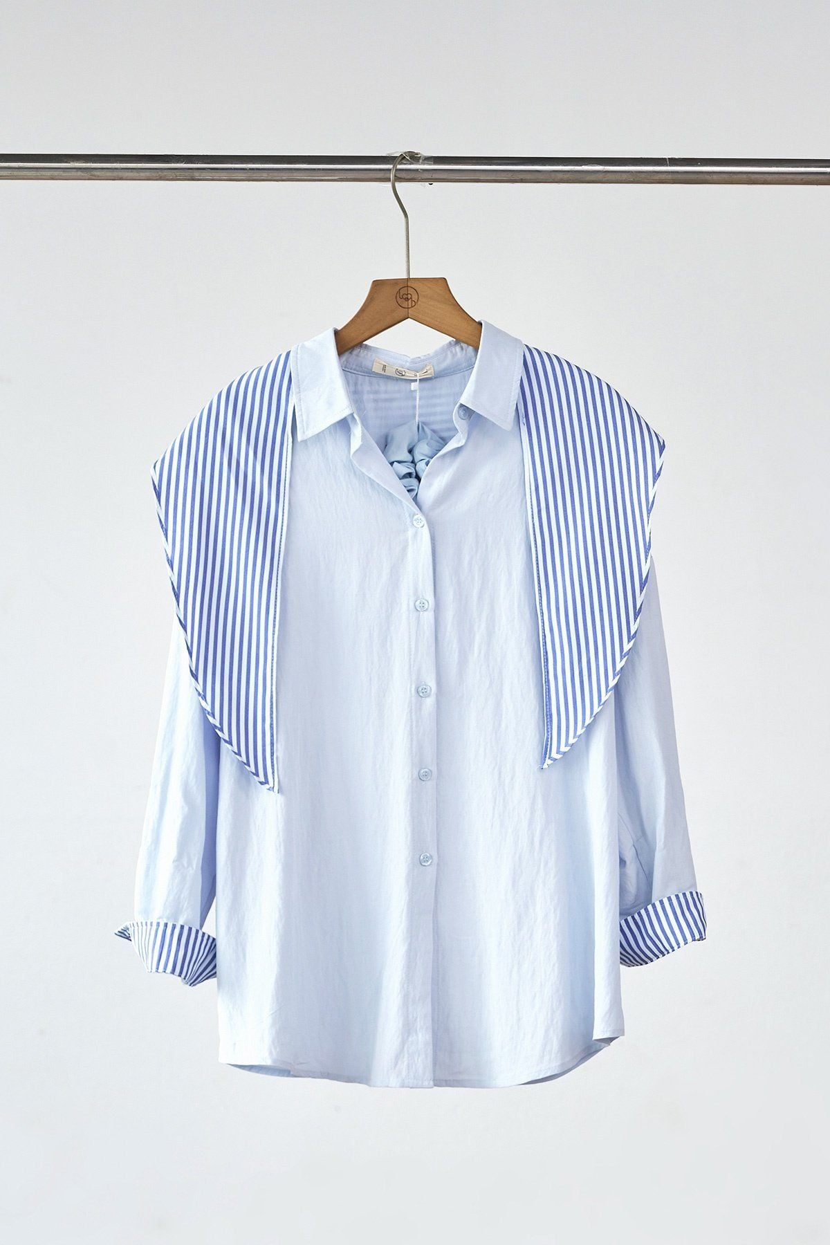 Áo sơ mi dáng rộng phối măng sét và khăn rời - H61H25Q007