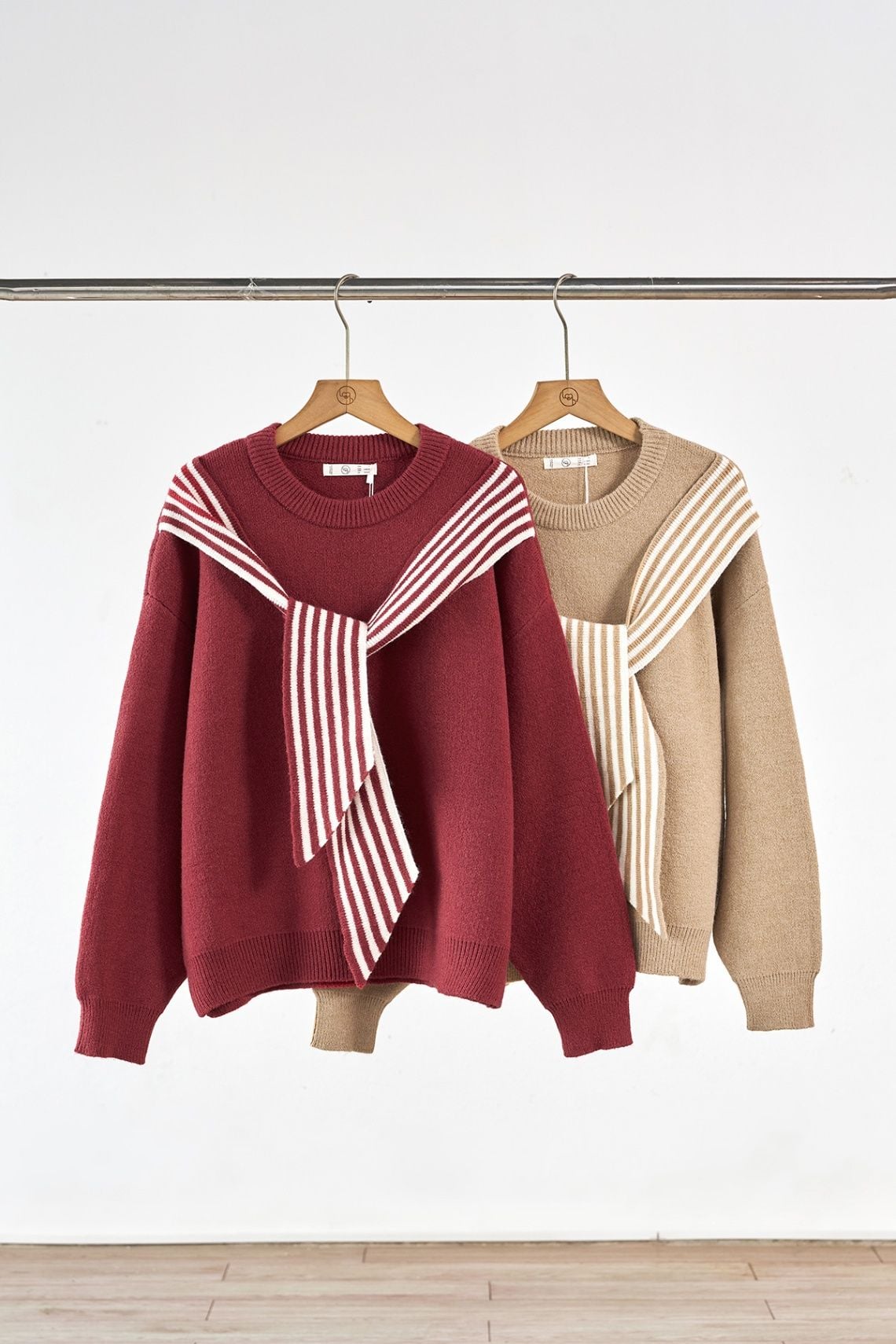 Áo len dáng rộng vai chờm phối khăn - H61W25T003