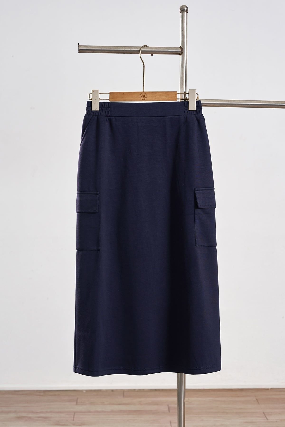 Chân váy suông cạp chun 2 túi có nắp - H62T25T001