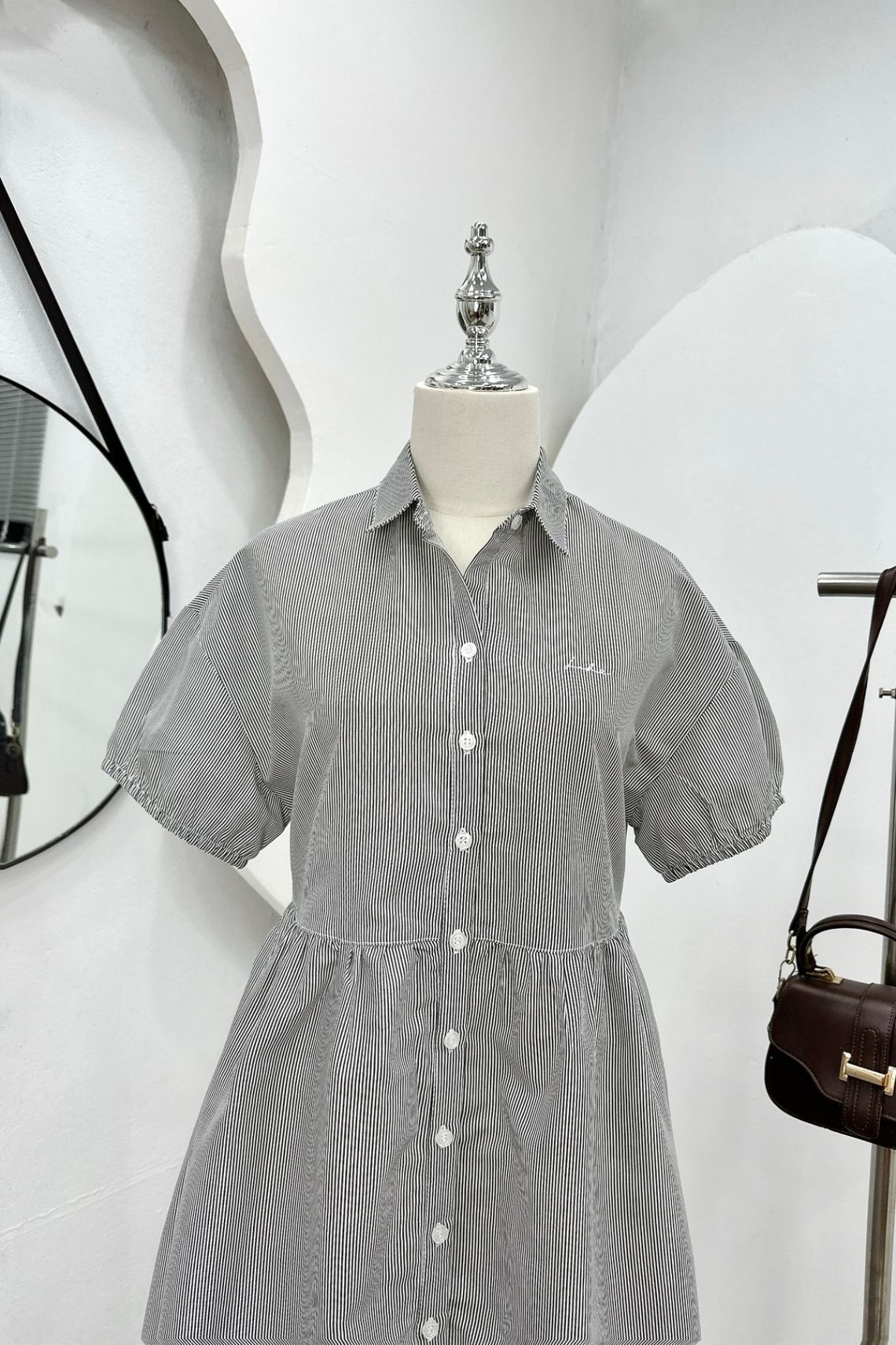 Đầm xòe cổ đức nhún eo thêu ngực - H63L25H001