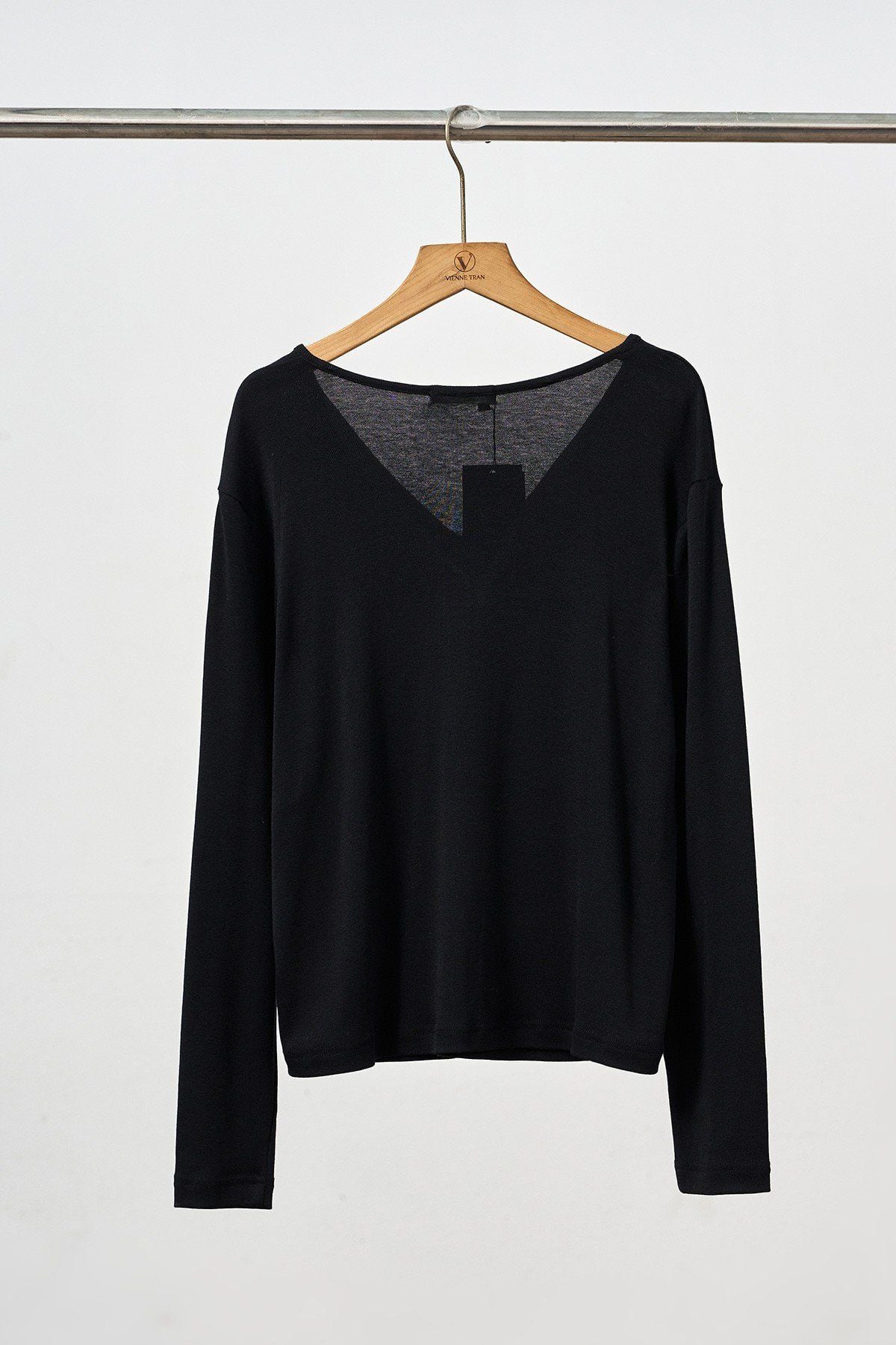 Áo cổ tim dài tay vặn ngực - L61B25Q025