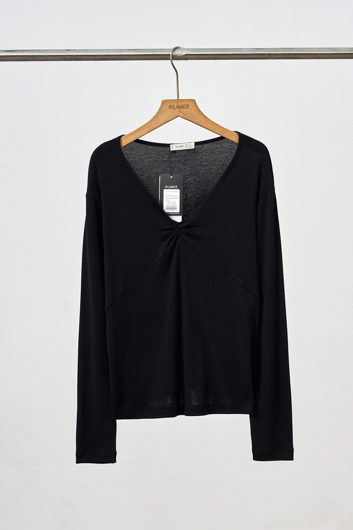 Áo cổ tim dài tay vặn ngực - L61B25Q025