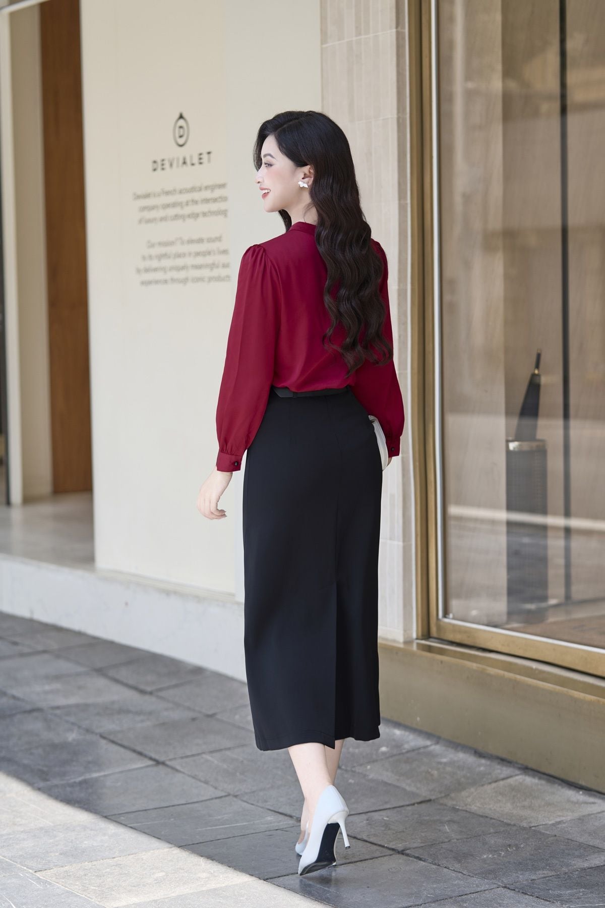 Áo cổ tàu xẻ V buộc dây nơ - L61B25Q027