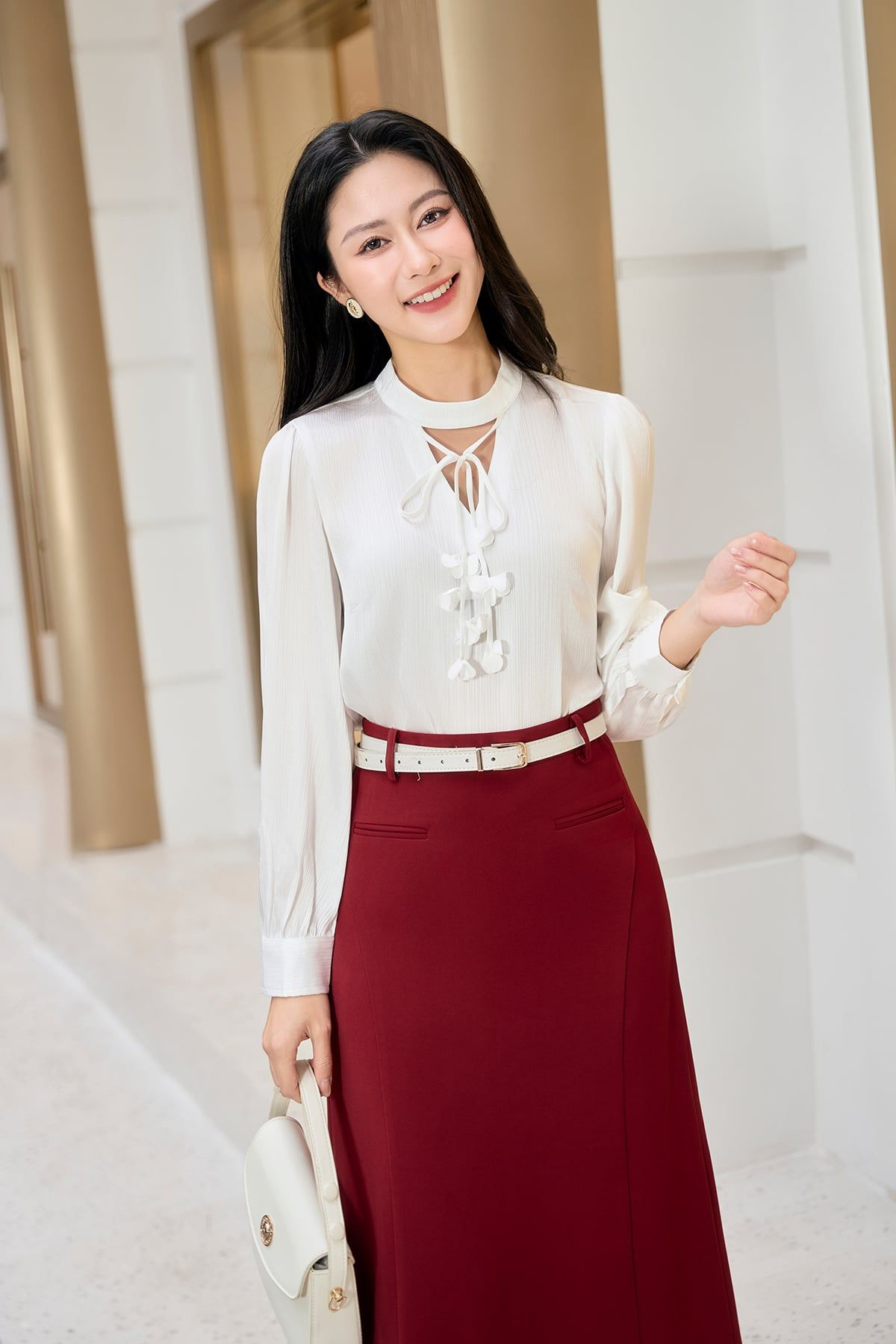 Áo cổ tàu xẻ V buộc dây nơ - L61B25Q027