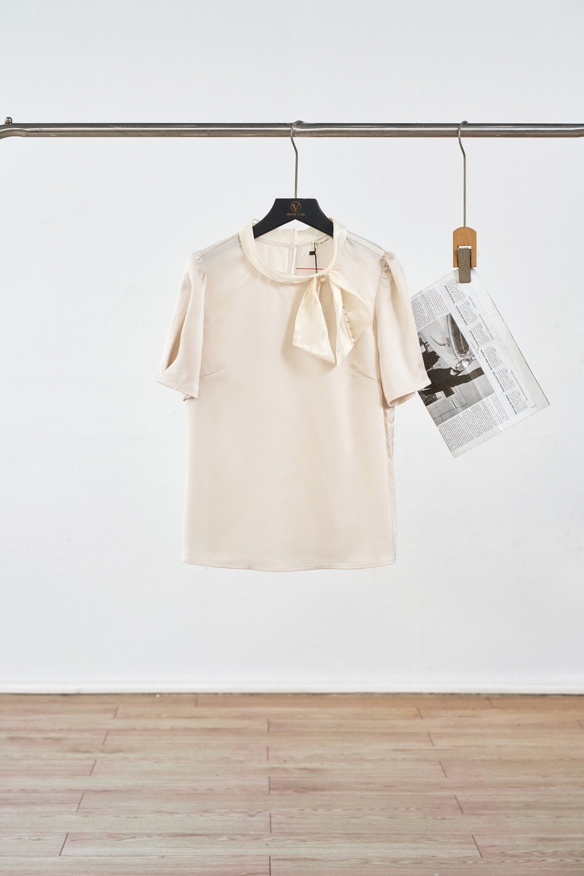 Áo cổ nơ đính đá - L61B25Q030