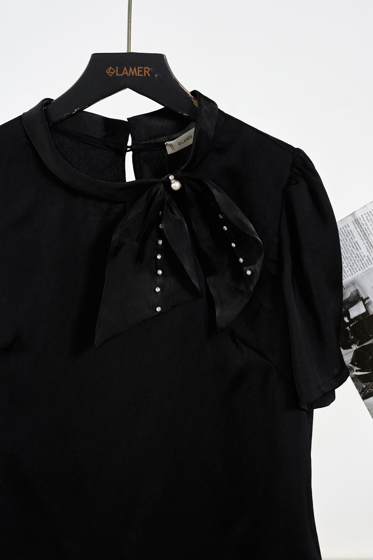 Áo cổ nơ đính đá - L61B25Q030