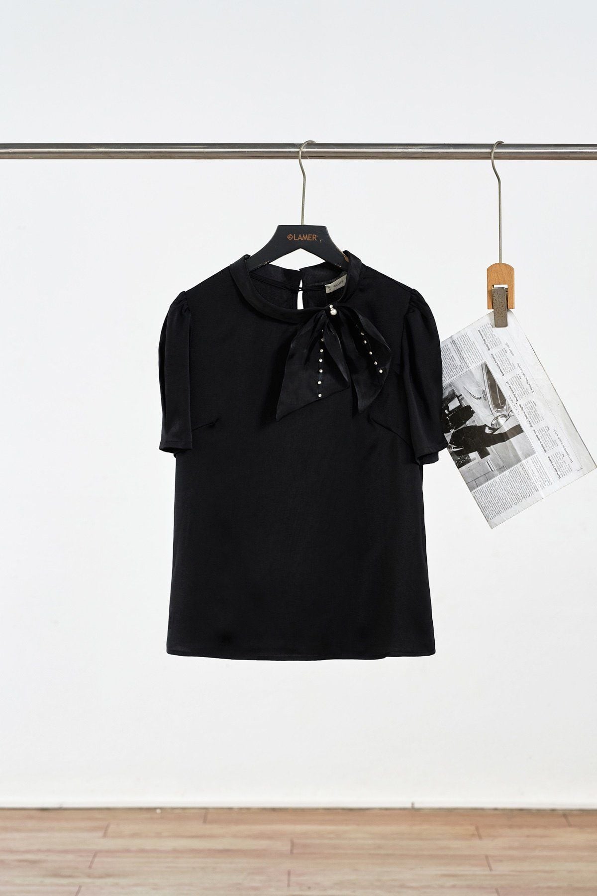 Áo cổ nơ đính đá - L61B25Q030