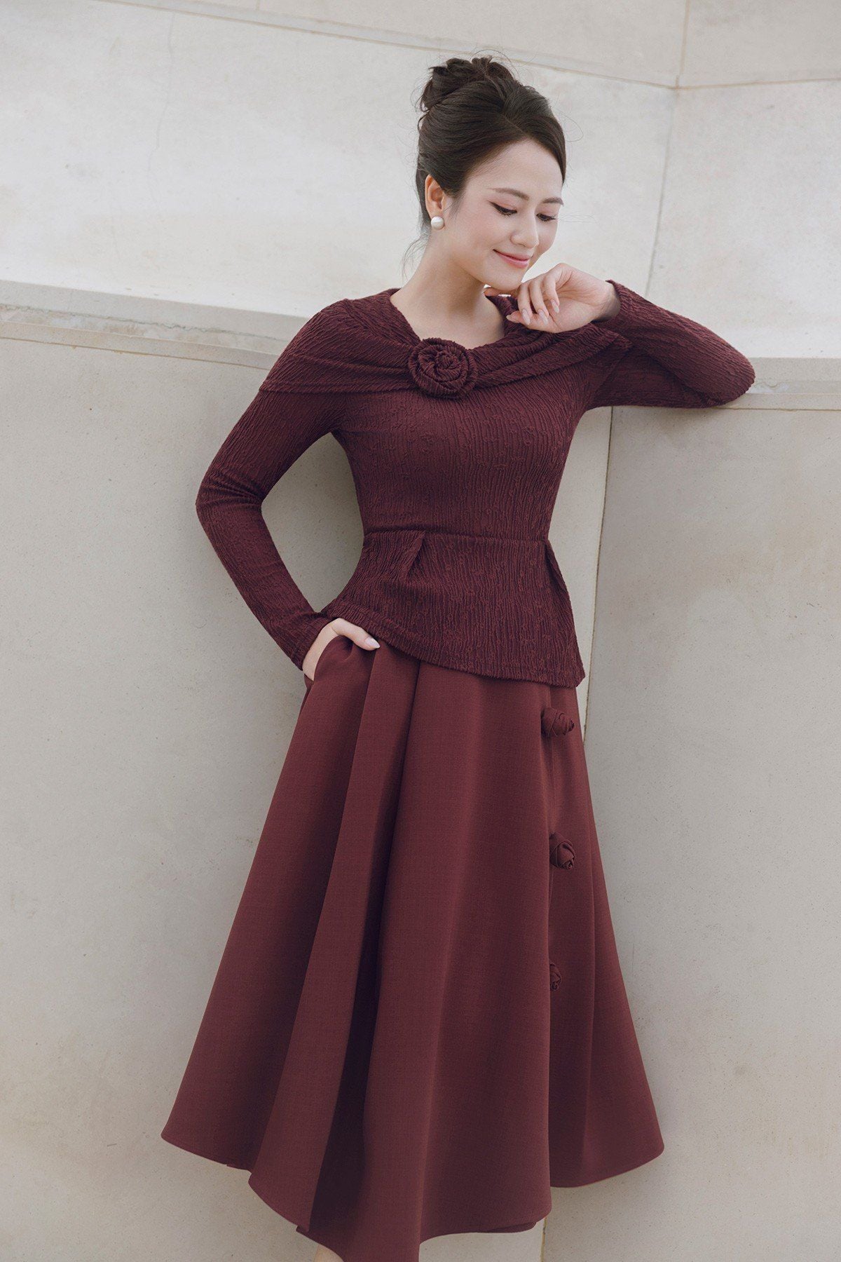 Áo peplum đính hoa phủ vai - L61B25T008 (Hàng đặt trước)