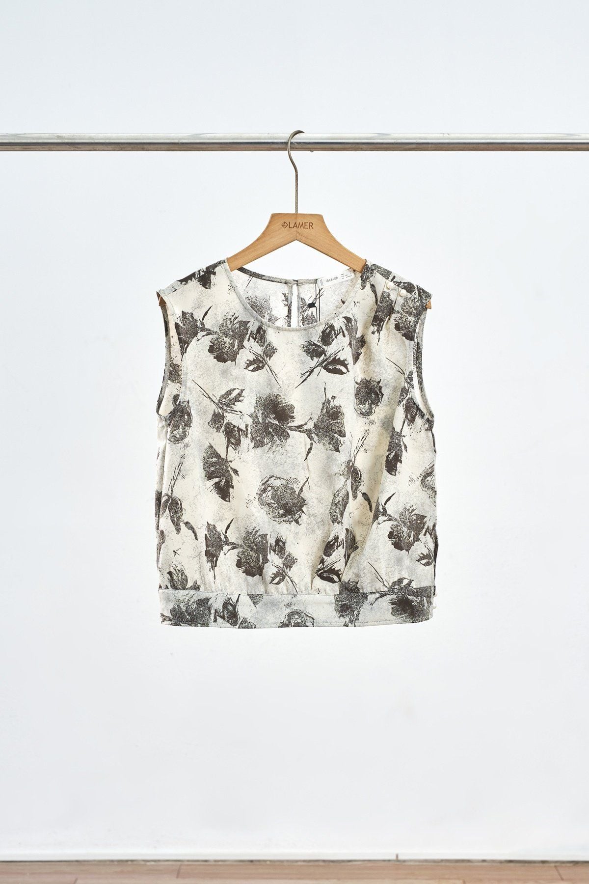 Áo sát nách cổ tròn ly vai - L61B26H001