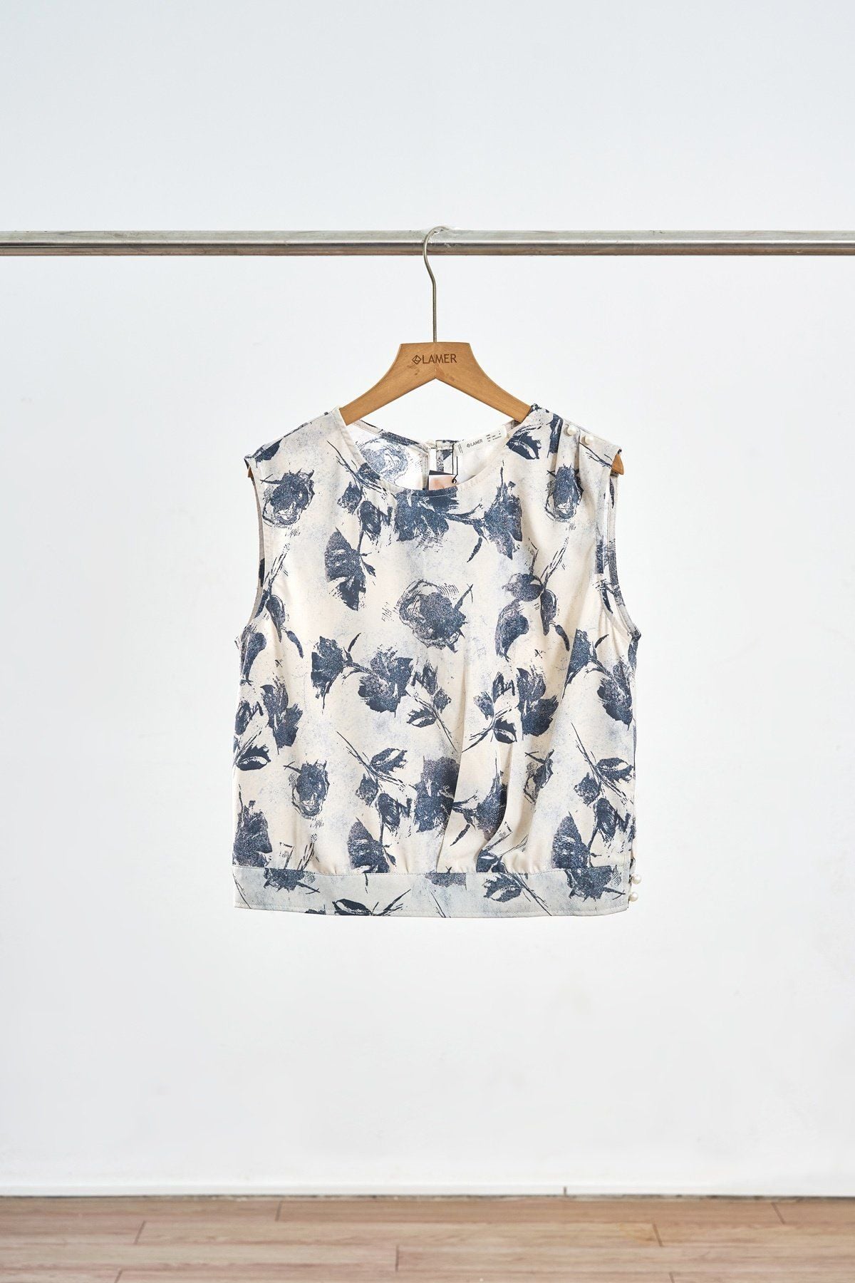 Áo sát nách cổ tròn ly vai - L61B26H001