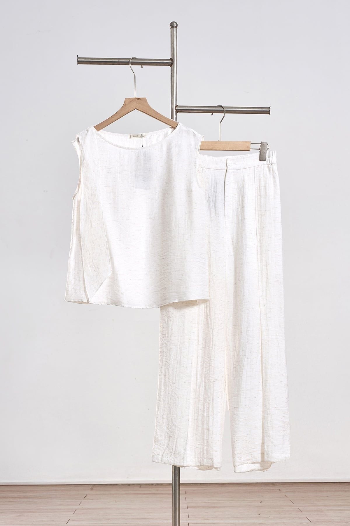 Áo nơ vai dáng suông - L61B26H003