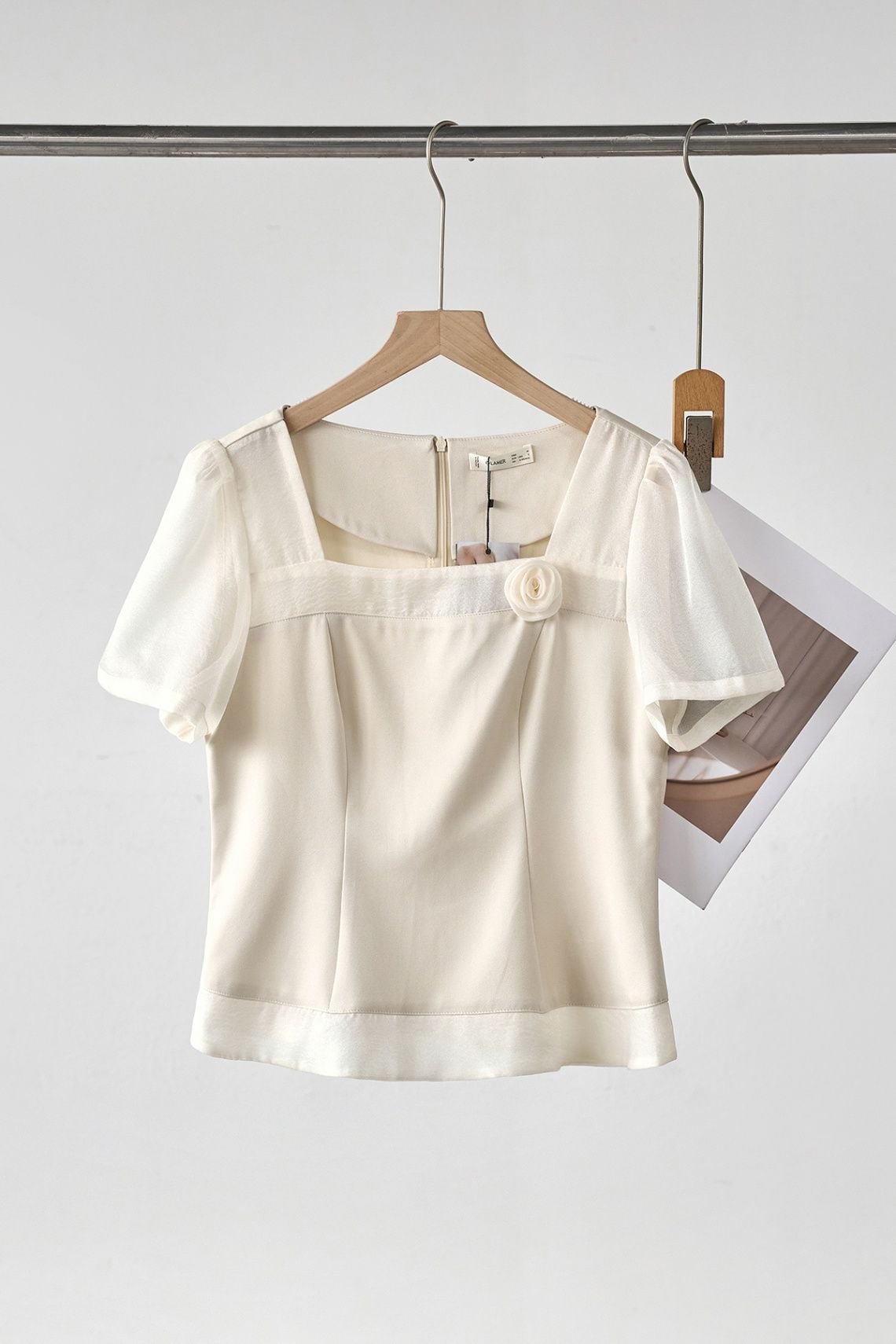 Áo hoa quấn cổ vuông phối tay  - L61B26H004