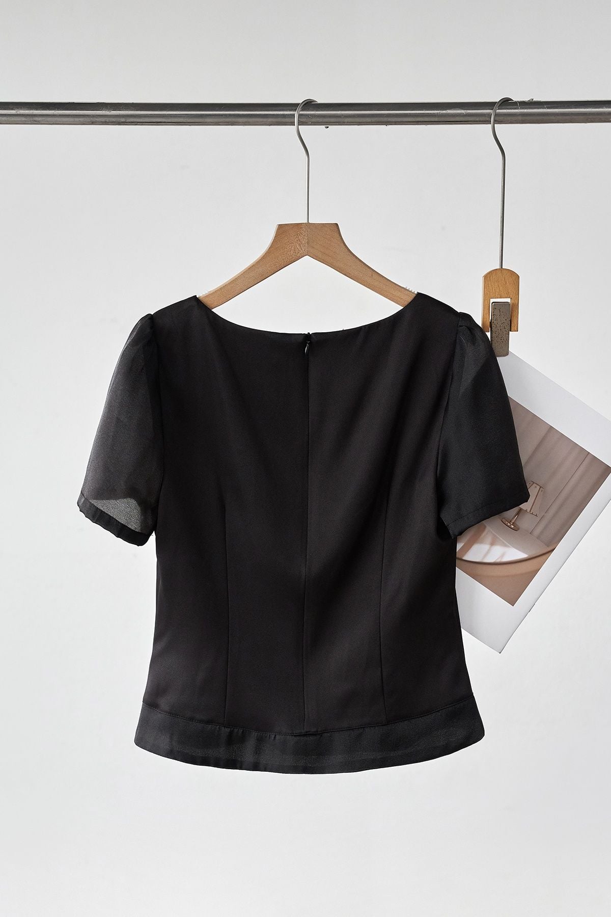 Áo hoa quấn cổ vuông phối tay  - L61B26H004