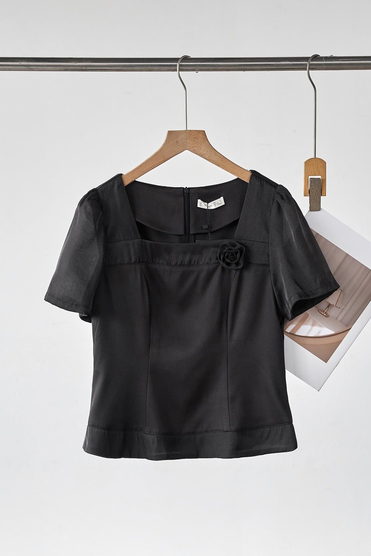 Áo hoa quấn cổ vuông phối tay  - L61B26H004