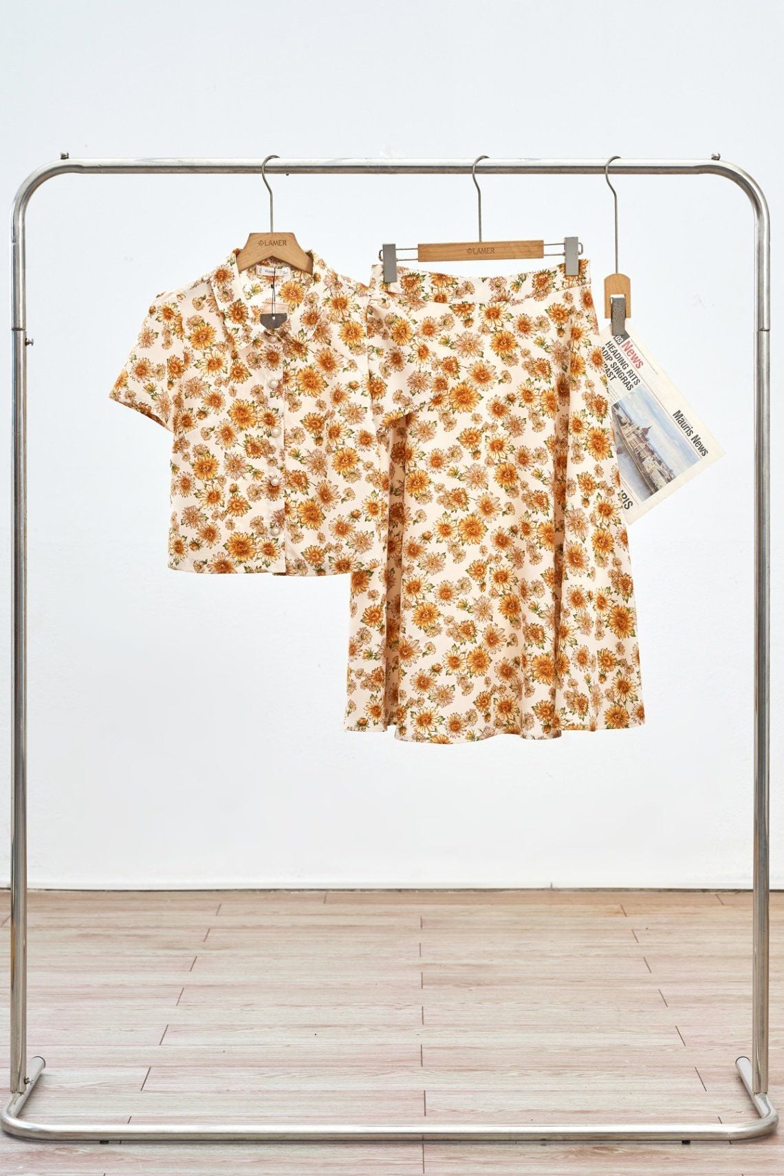 Áo croptop cổ bẻ đính cúc - L61H25H068