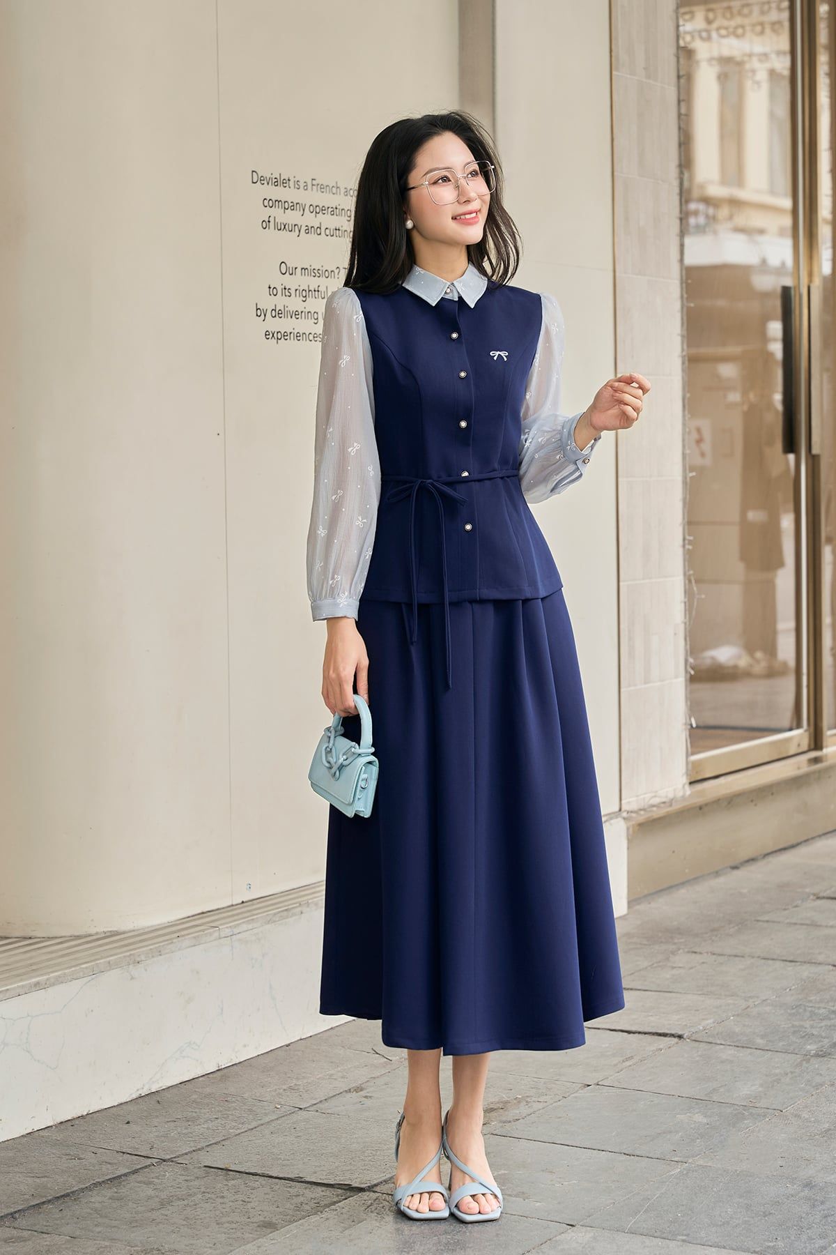 Áo sơ mi phối tay; nơ eo thêu ngực - L61H26Q004