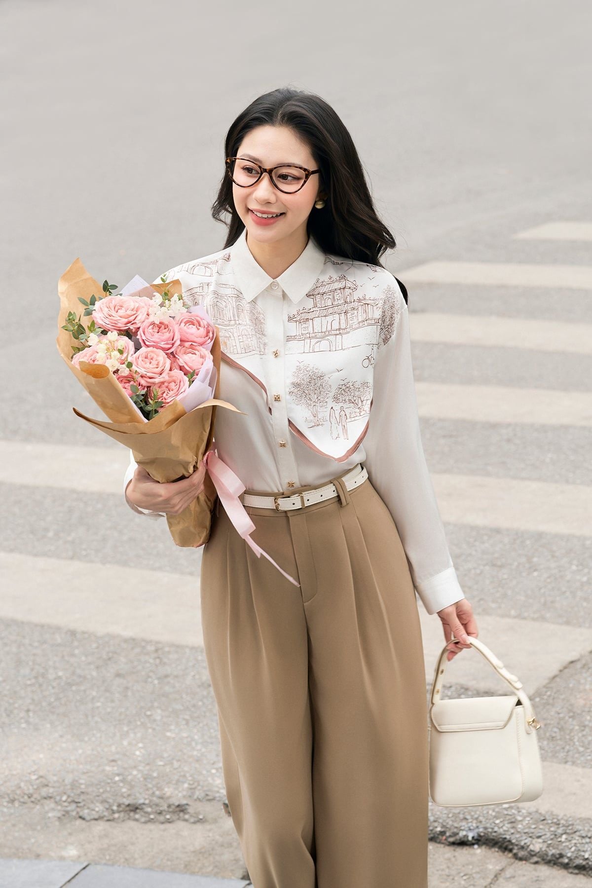 Áo sơ mi cổ đức phủ khăn in họa tiết - L61H26Q009