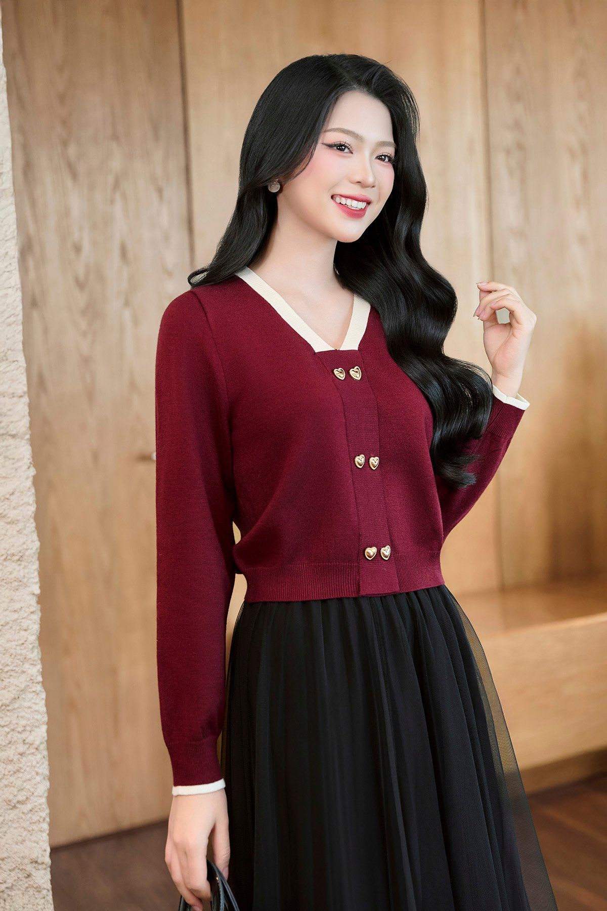 Áo len cổ tim nẹp giả - L61W25T005