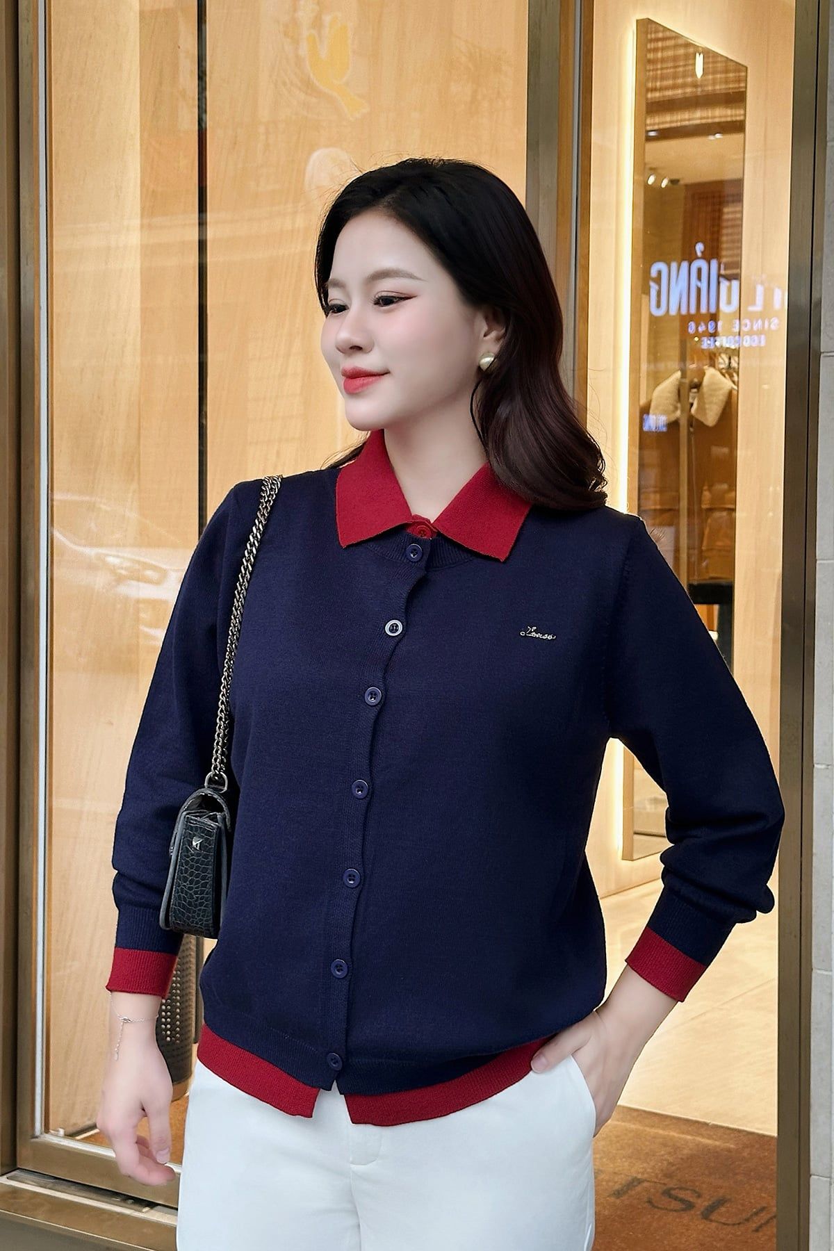 Áo len dài tay cổ bẻ phối màu đóng cúc - L61W25T015