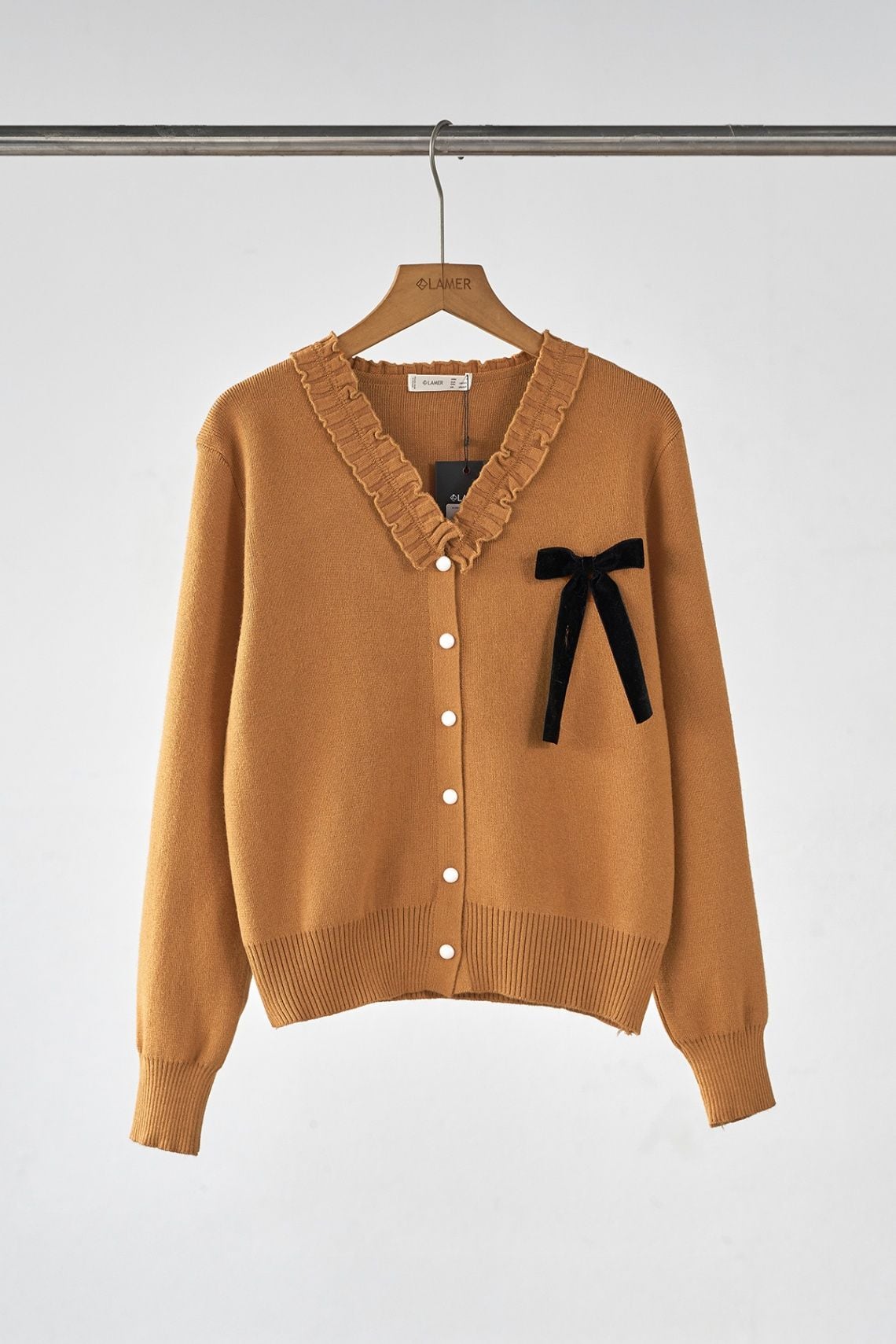 Áo len cổ tim đính nơ phối bèo - L61W25T017