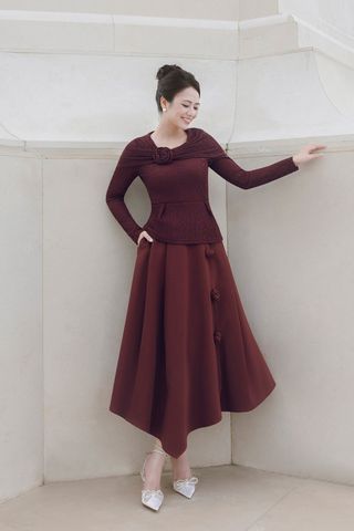 Chân váy dáng xoè vạt chéo đính hoa - L62L25T002 (Hàng đặt trước)