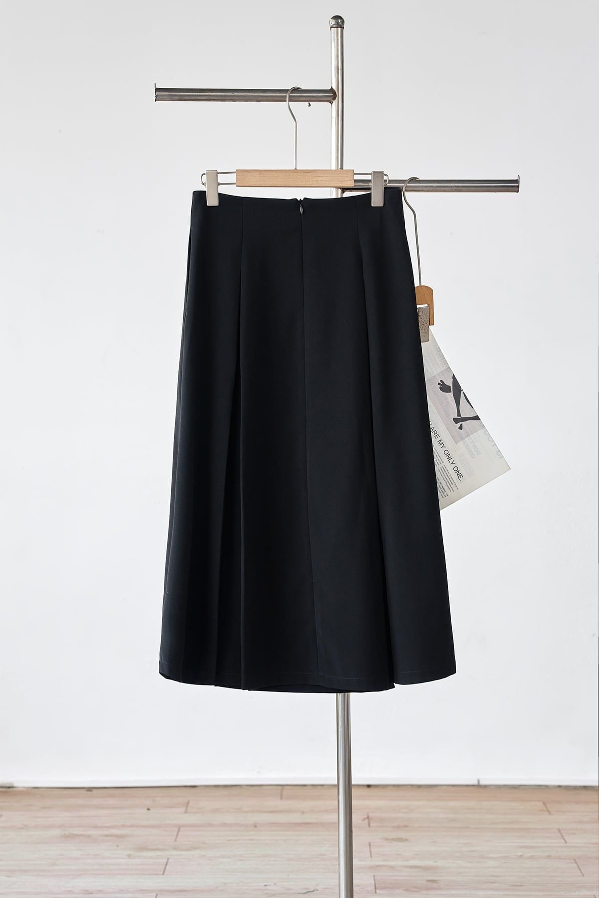 Chân váy xòe ly súp đính hoa - L62L26Q009