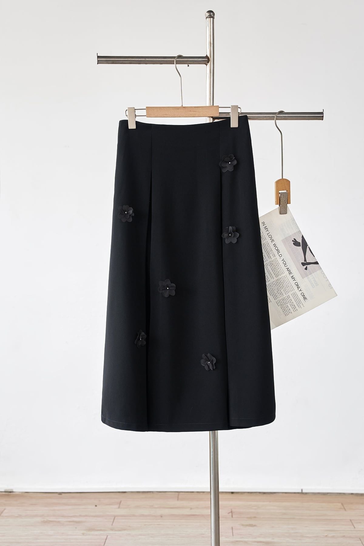 Chân váy xòe ly súp đính hoa - L62L26Q009