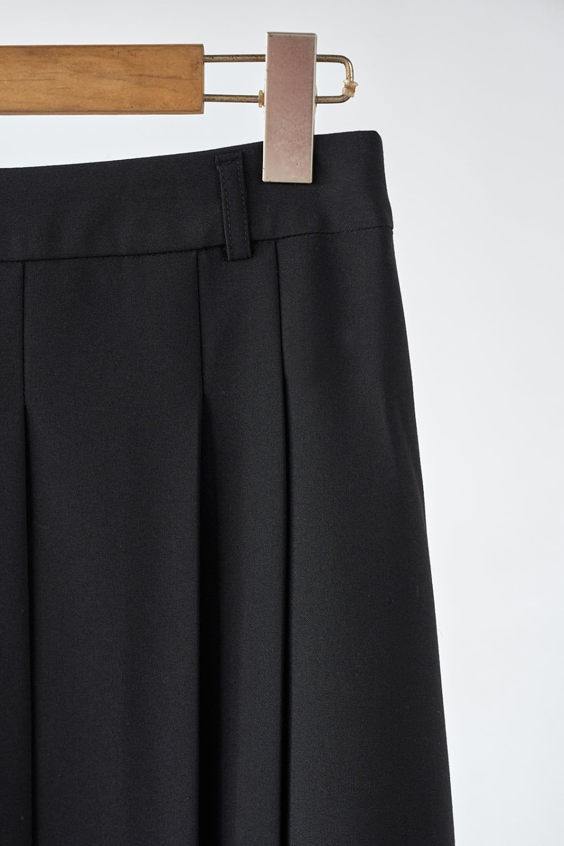 Chân váy xếp ly dáng dài - L62M26Q002