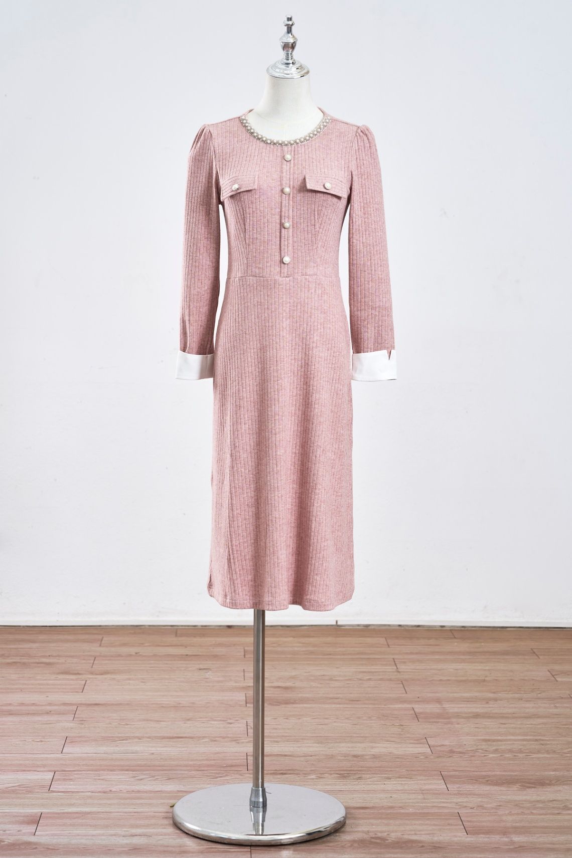 Đầm cổ tròn đính đá - L63F25T005