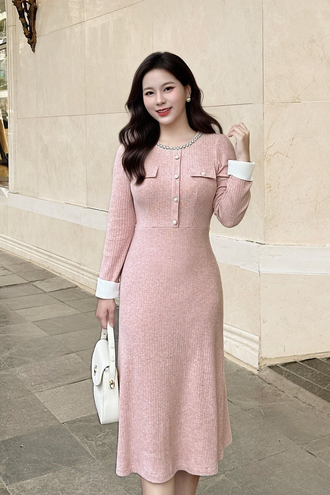 Đầm cổ tròn đính đá - L63F25T005