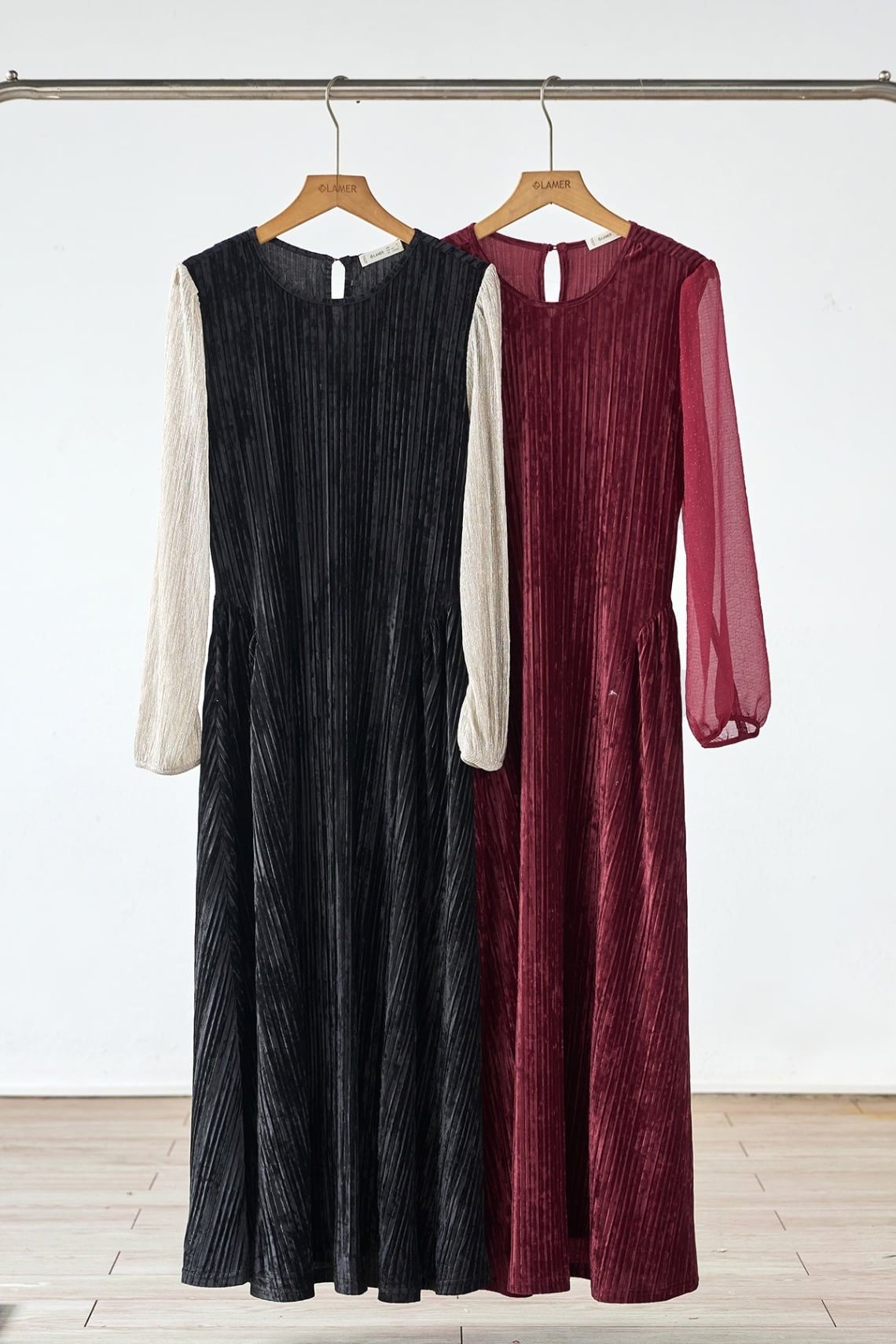 Đầm nhung xoè phối tay - L63M25T009