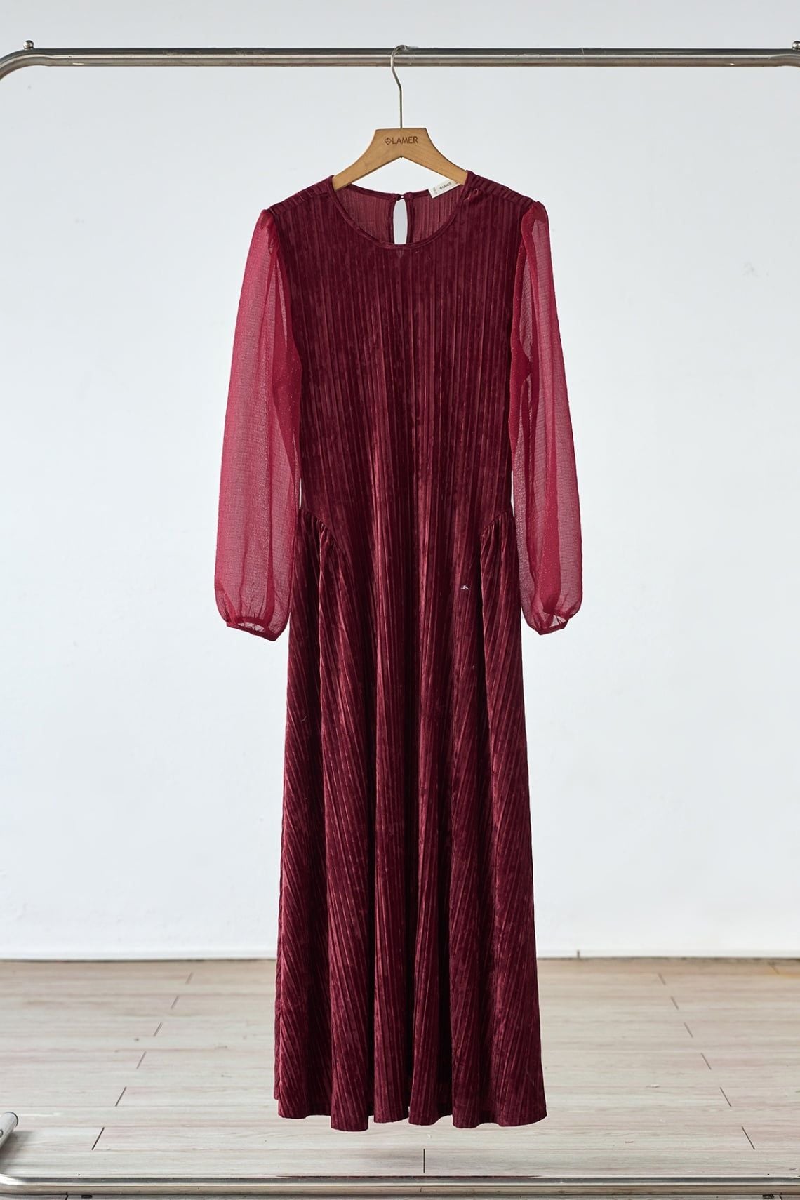 Đầm nhung xoè phối tay - L63M25T009