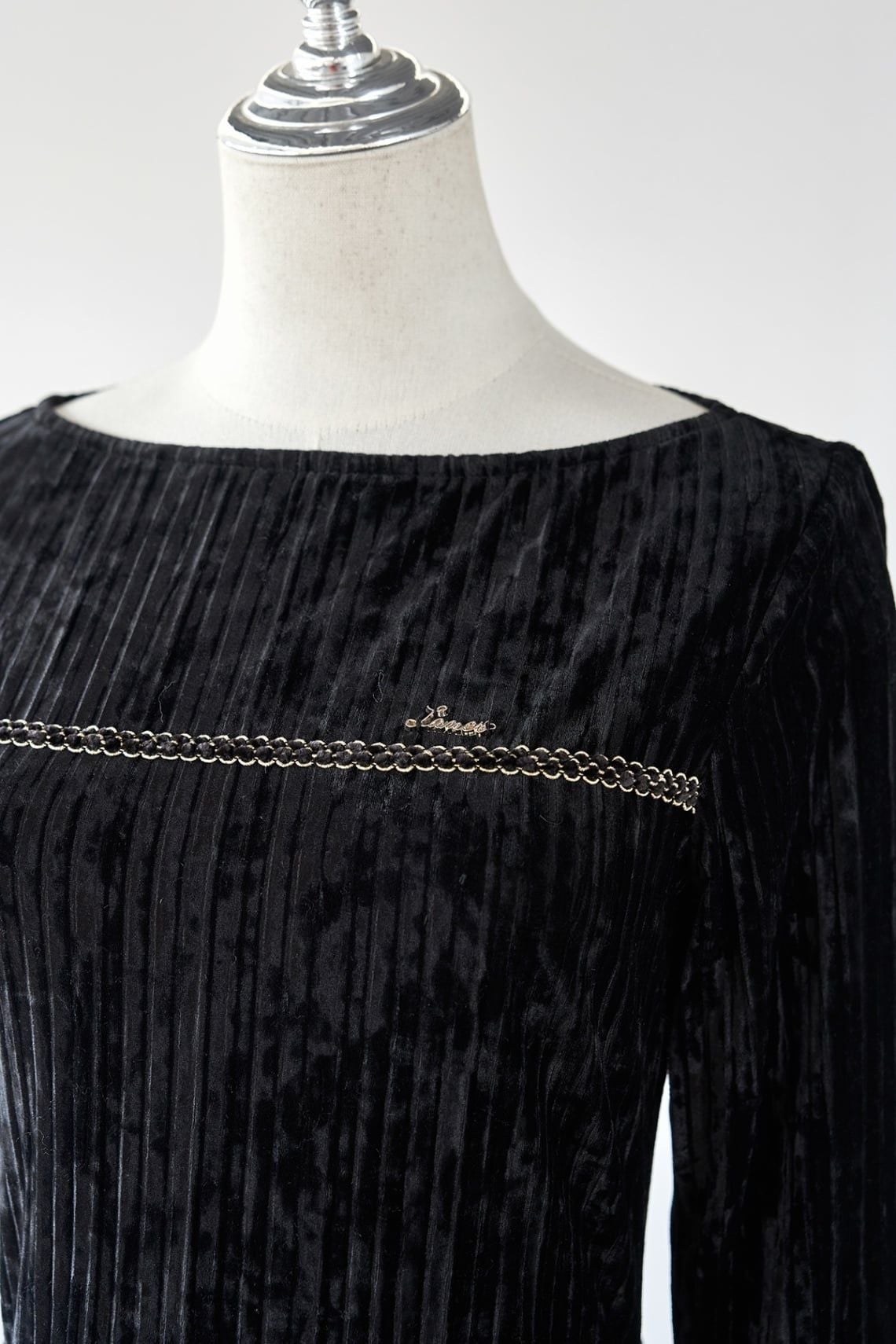 Đầm nhung xoè nhún đắp dây tết - L63M25T010