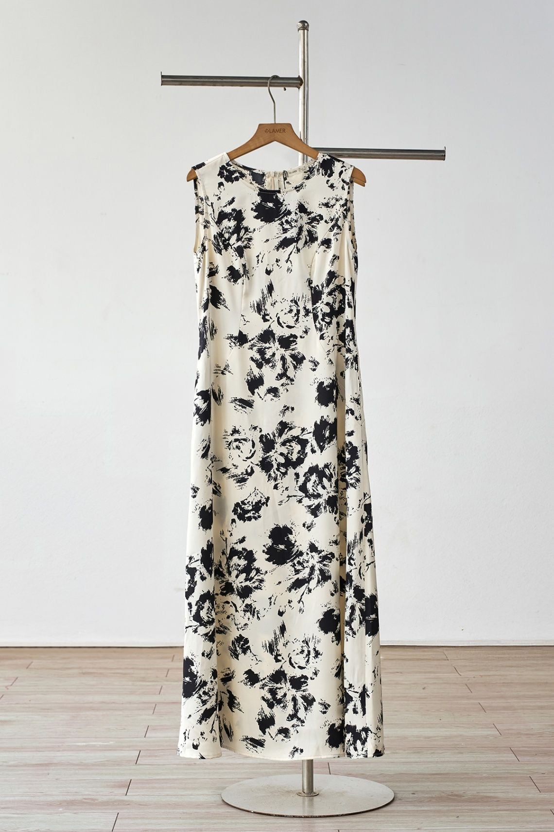 Đầm sát nách dáng dài - L63M26Q004