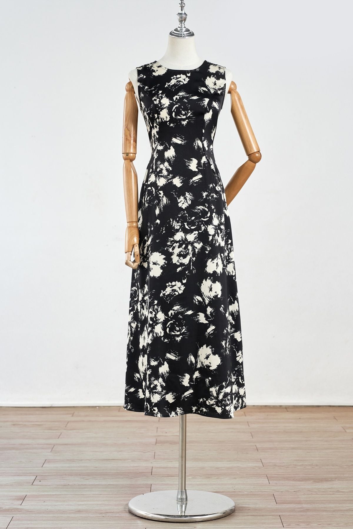 Đầm sát nách dáng dài - L63M26Q004