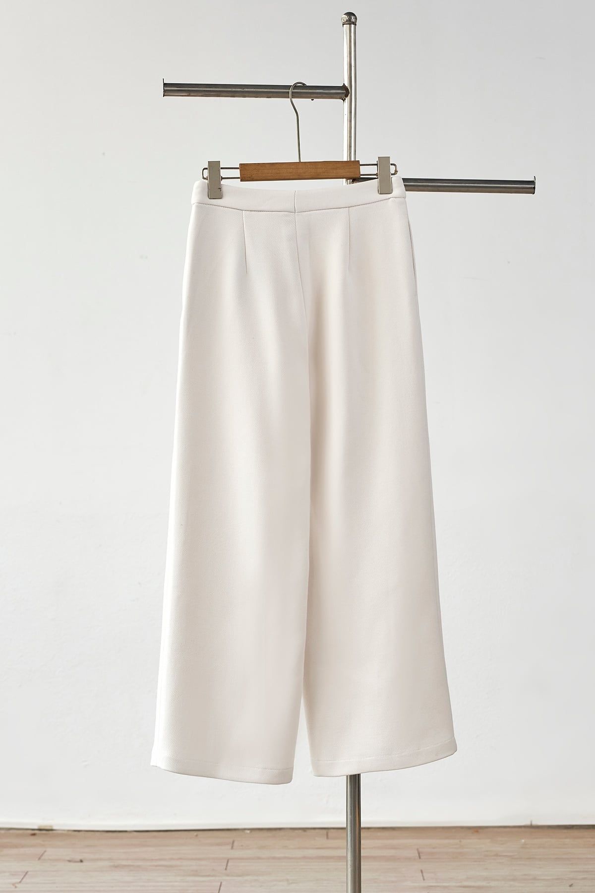 Quần ống rộng 2 túi dọc - L64W25Q011