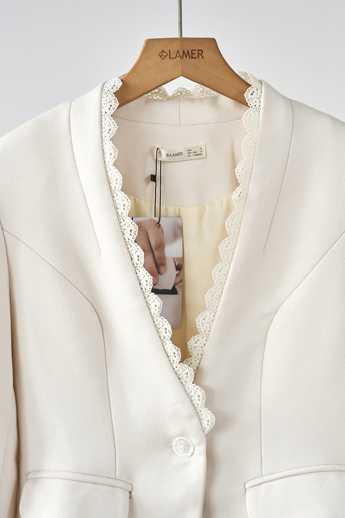 Áo vest 2 lớp cổ phối ren - L65B25Q019