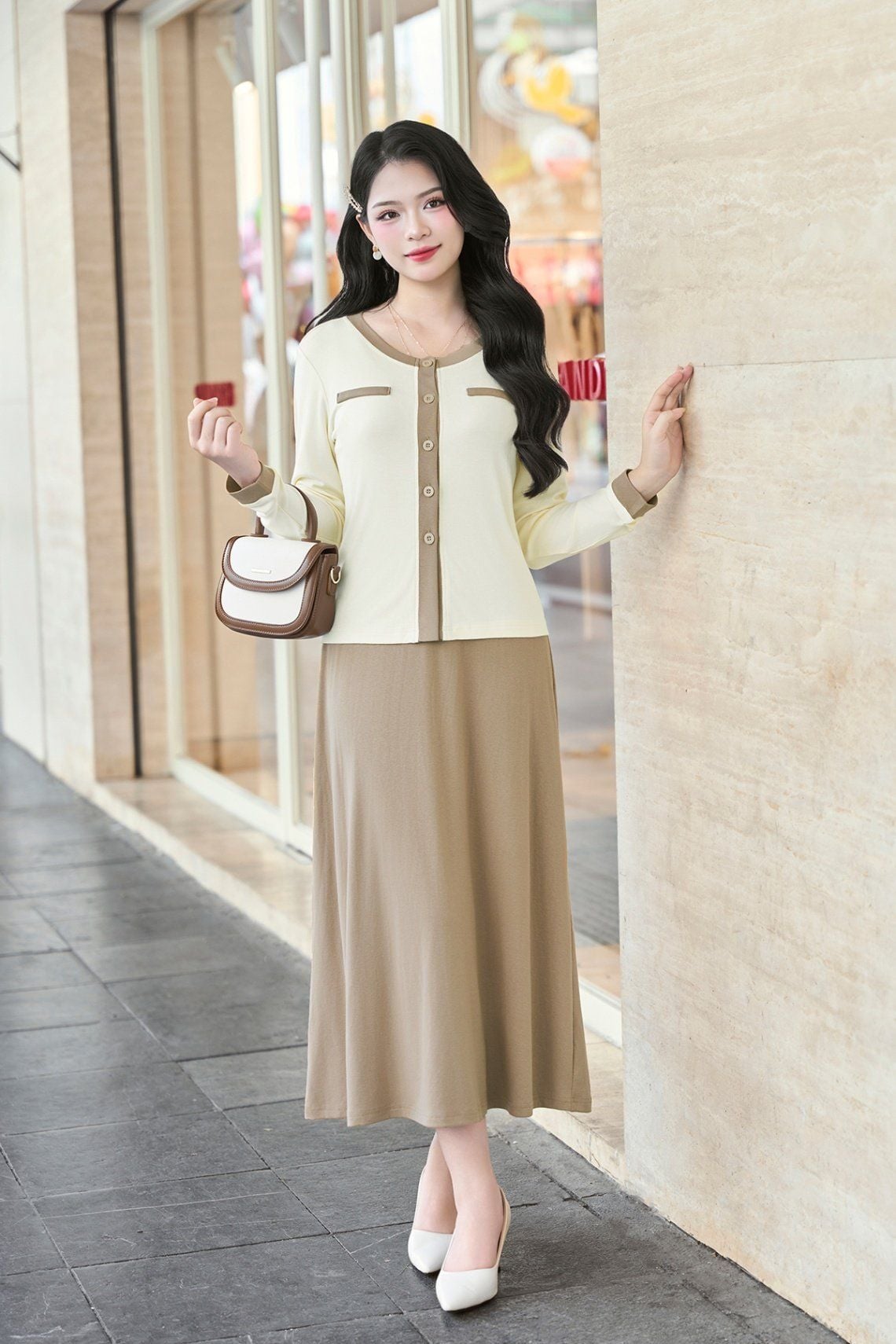 Áo cardigan cổ tròn phối màu - L65C25T012