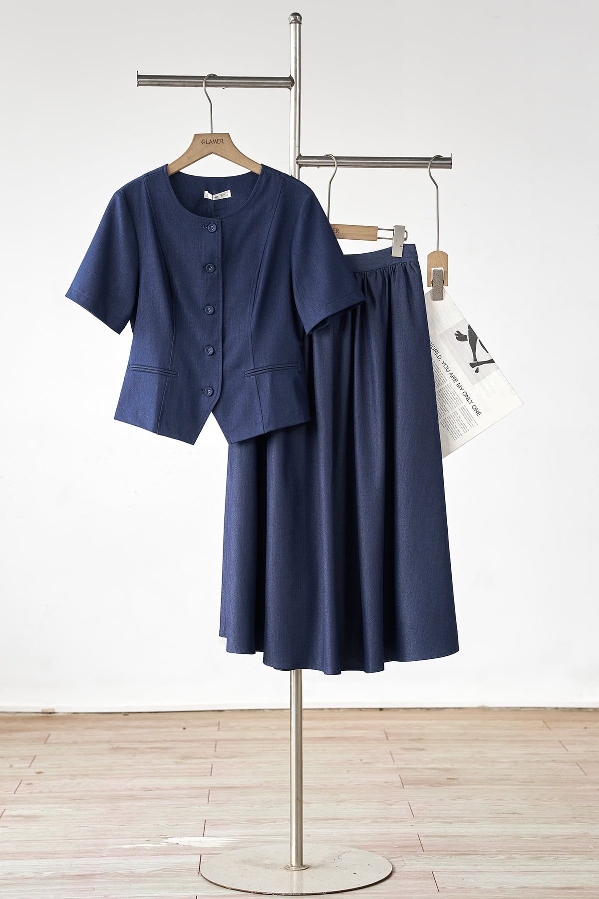 Áo đờ mi peplum cổ tròn đính hoa - L65D26H012